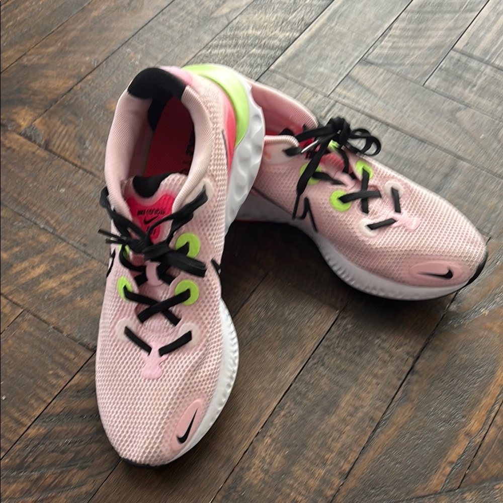 Women’s Renew Nike Run Pink Foam Basketball Tennis Shoes Sz 9